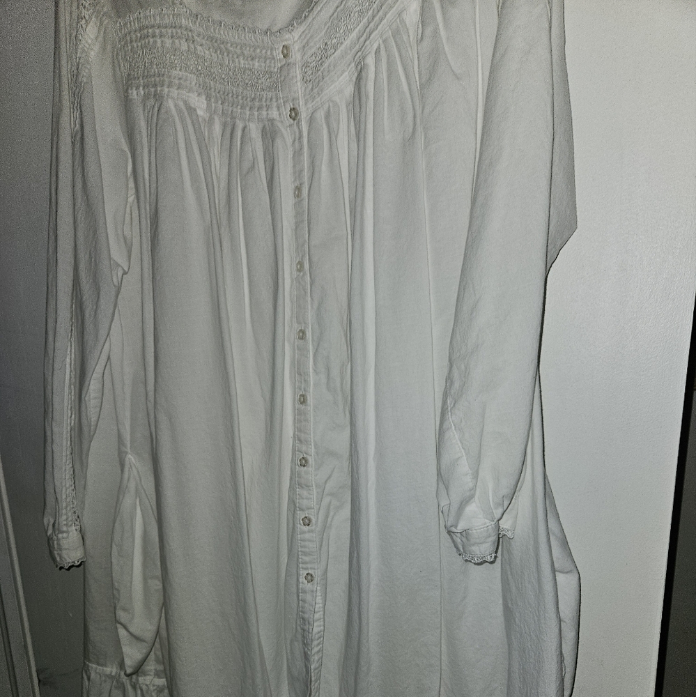 Lovely White Cotton Eileen West Robe M